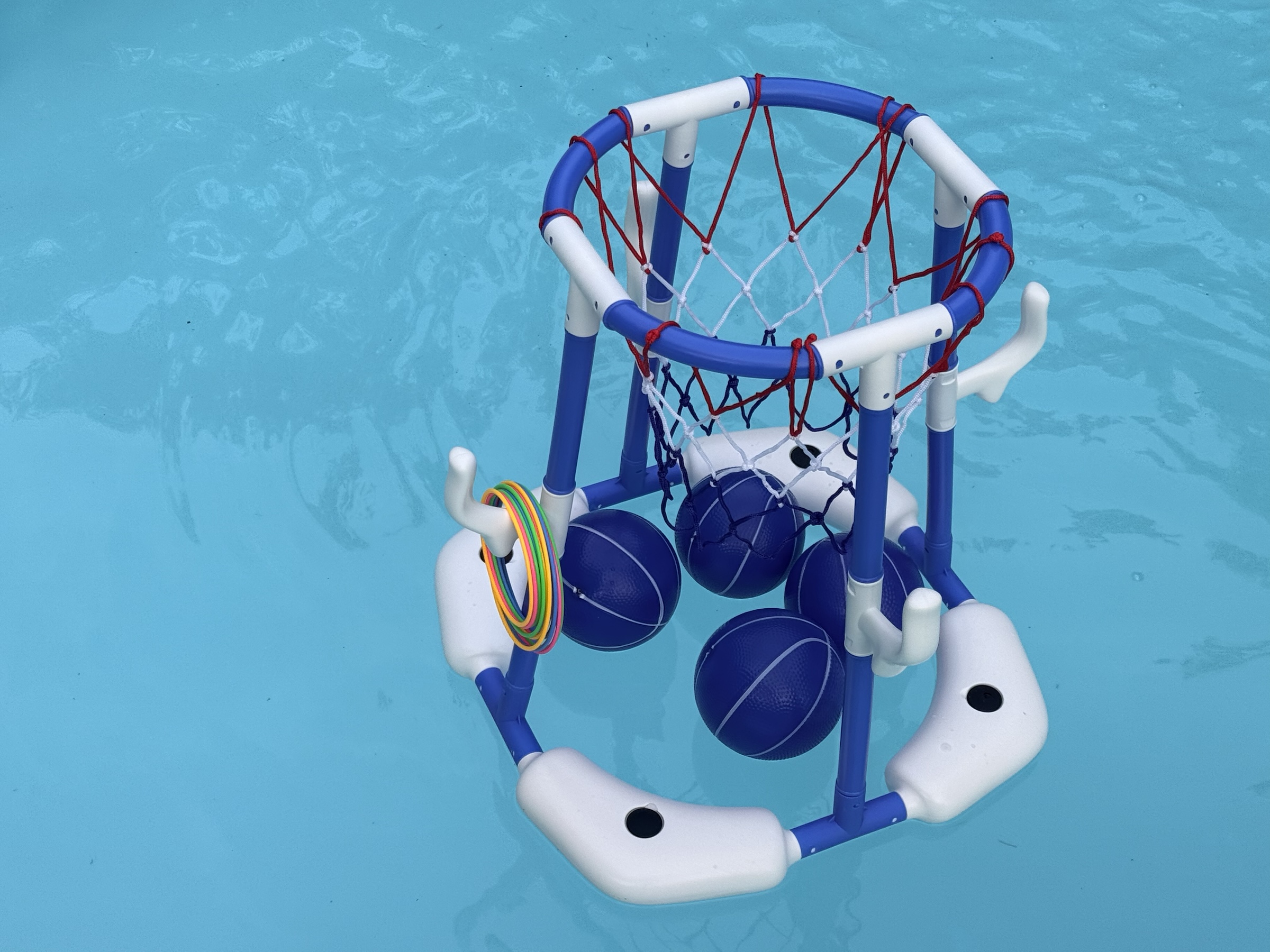 Floating basketball hoop