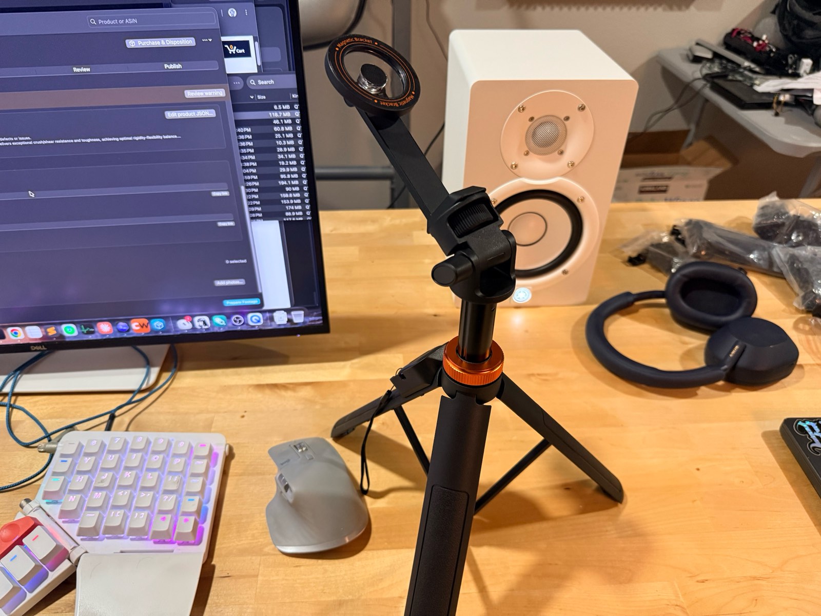 Eucos tripod on a desk